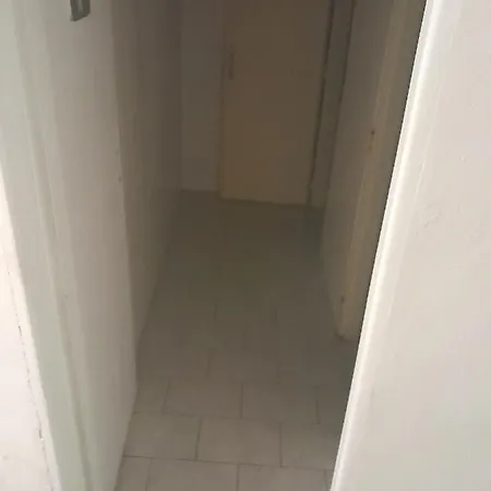 Campo de lujo Wine And Beer Club House Cellar With Ping Pong, Karaoke, Board Games, Lan Party, Bike Lending Cool Service *